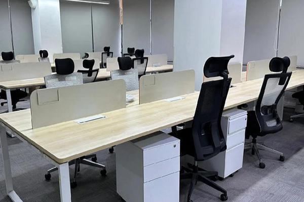 未來(lái)辦公趨勢(shì)揭秘:選擇科技與舒適并重的家具解決方案